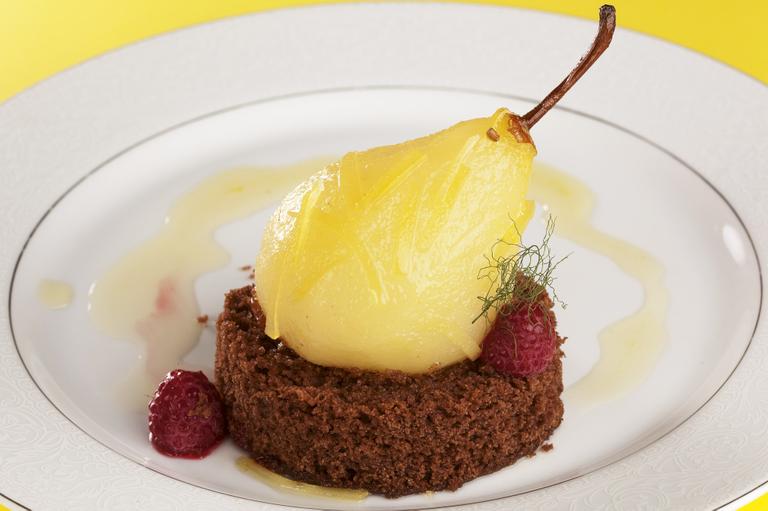Cozinha Econômica: Pera com bolo de chocolate