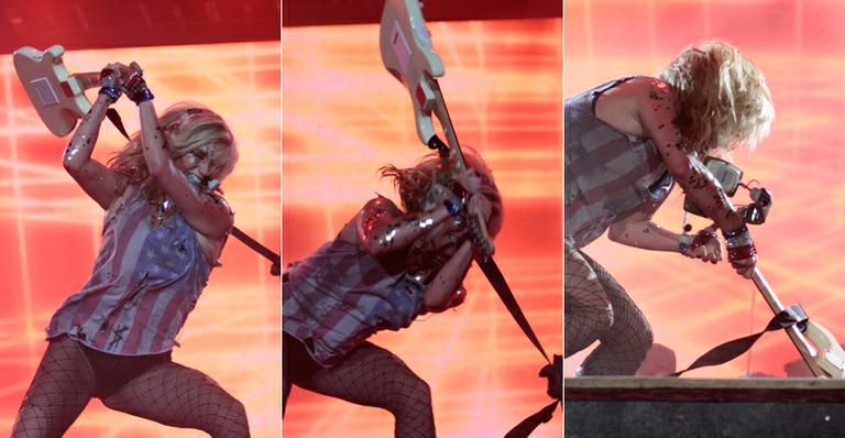 Ke$ha quebra guitarra durante show