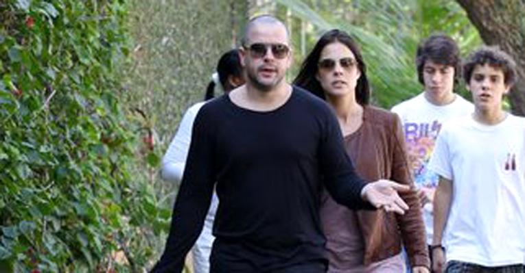 Careca, Benício sai de restaurante no Rio