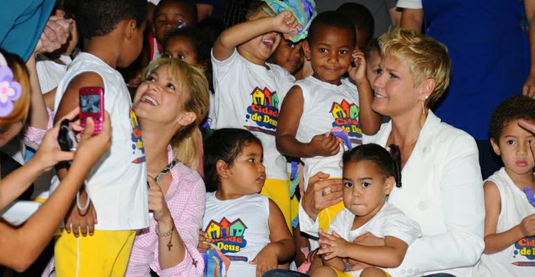 Xuxa e Shakira se unem pelas crianças