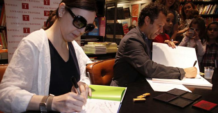 Autógrafos de Calcanhotto e Vik Muniz