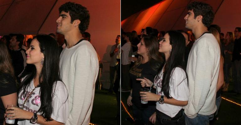 Caio Castro vai com morena a shows