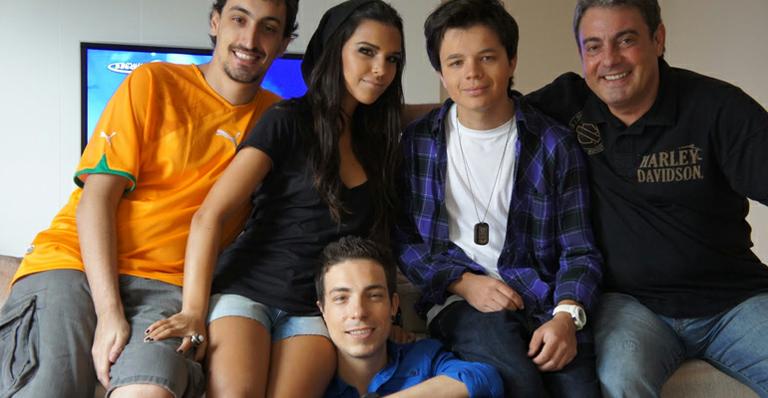 Mariana Rios recebe o sogro em casa