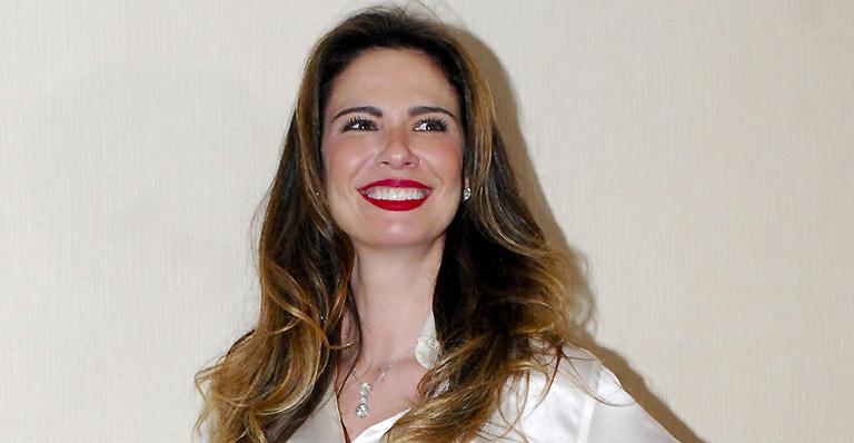 ‘Vou exibir as curvas na avenida’, revela Luciana Gimenez sobre o carnaval