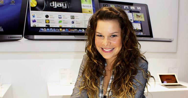 A antenada Fernanda Souza