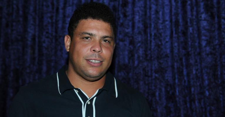 Ronaldo vai a inauguração de boate