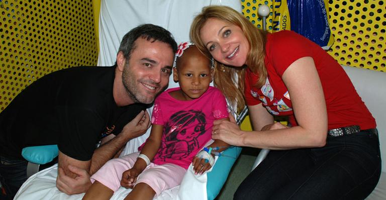 Richter e Valle visitam crianças com câncer em São Paulo