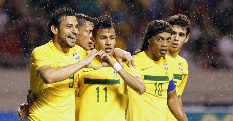 Neymar marca gol em jogo contra a Costa Rica
