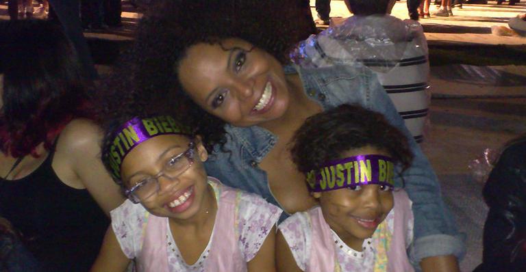 Adriana Bombom leva filhas a show de Justin Bieber em SP