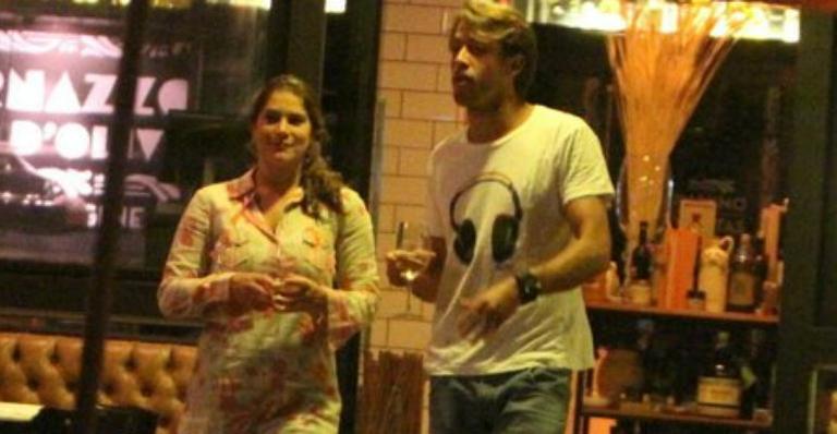 Priscila Fantin é vista pela primeira vez após nascimento do filho