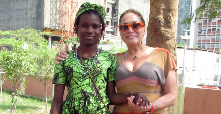 Susana Vieira faz palestra para jovens atores em Angola