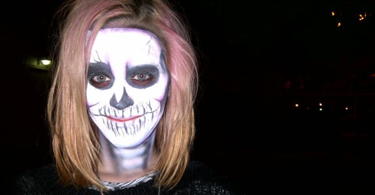 Katy Perry surge como caveira em foto publicada no Twitter