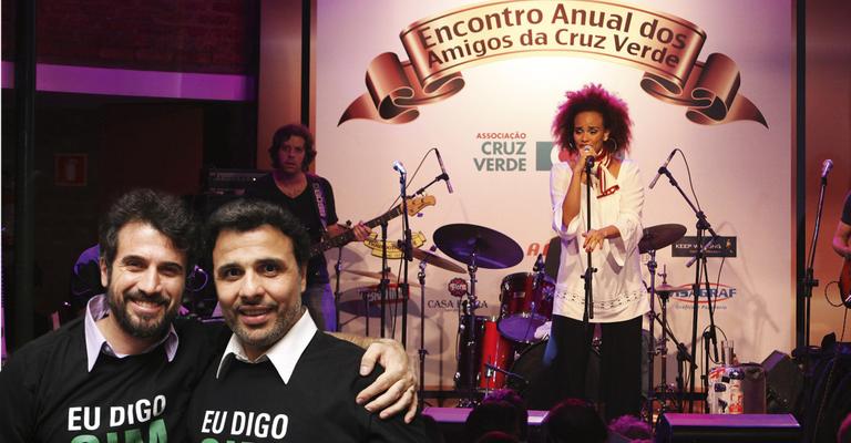 Eriberto e Luciana participam de jantar solidário em SP