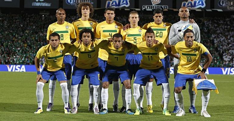 Brasil vence o México com gols de Ronaldinho Gaúcho e Marcelo