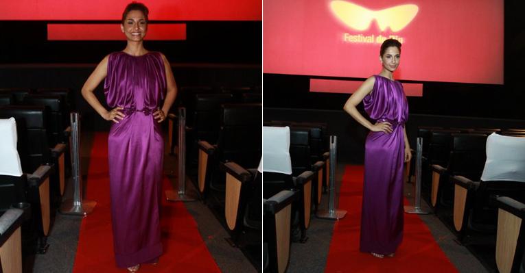 Pitanga surge exuberante para a première do filme ‘Eu receberia as piores notícias dos seus lábios’