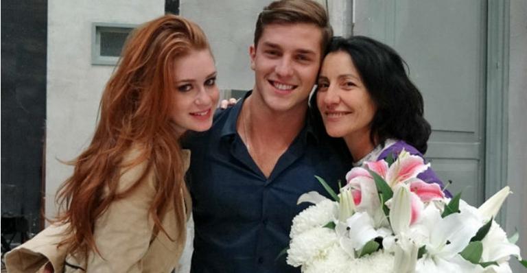 Cassia Kiss Magro recebe homenagem de elenco de ‘Morde & Assopra’
