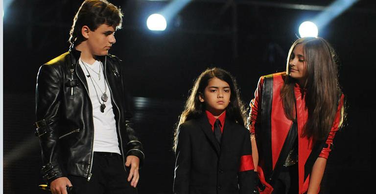 Filho de Michael Jackson herdou o jeito do pai para dançar