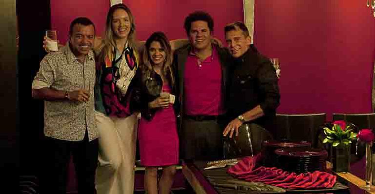 Léo Shehtman oferece jantar para o artista plástico Romero Britto