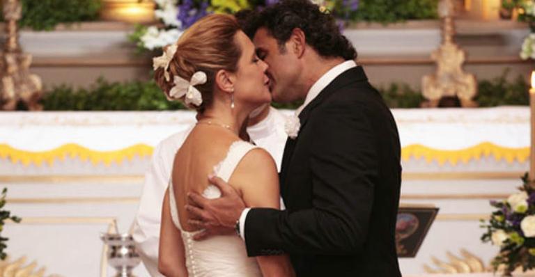 Júlia e Abner se casam no último capítulo de ‘Morde & Assopra’
