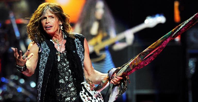 Steven Tyler sofre pequeno acidente em hotel e adia show no Paraguai