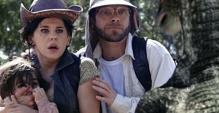 Dinossauro mata dois personagens no final da novela ‘Morde & Assopra’