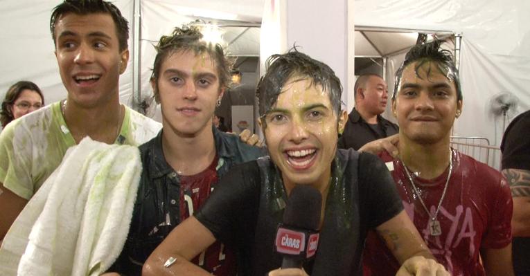 TV CARAS: Restart recebe banho de Slime