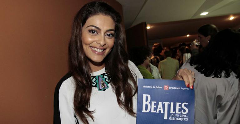 Juliana Paes confere o musical ‘Beatles Num Céu de Diamantes’