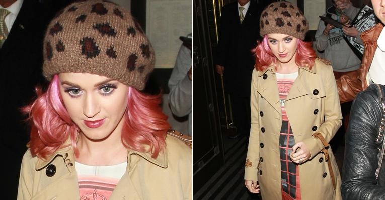 Katy Perry é flagrada saindo de restaurante em Londres