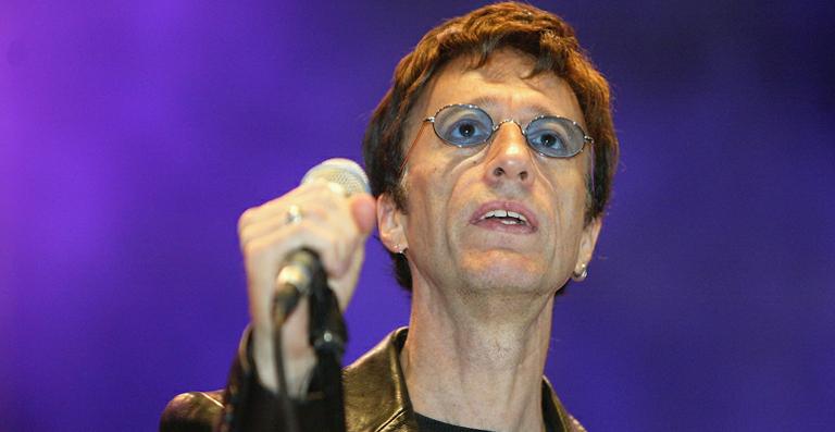 Robin Gibb, um dos fundadores do Bee Gees, é hospitalizado com dores abdominais