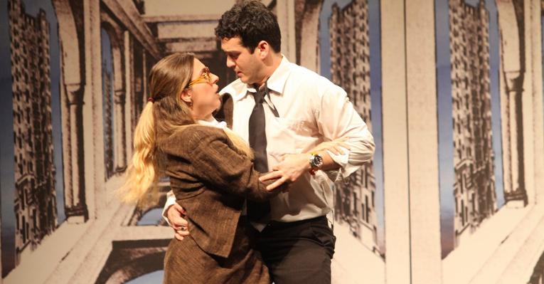 Casados, Marcos Veras e Julia Rabello estreiam ‘Não olhe para baixo, você vai querer pular’ no teatro