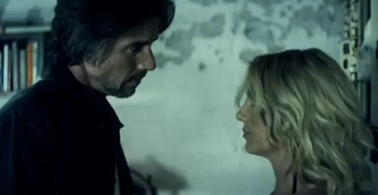 Britney Spears protagoniza cenas quentes com o namorado no clipe de ‘Criminal’. Assista!