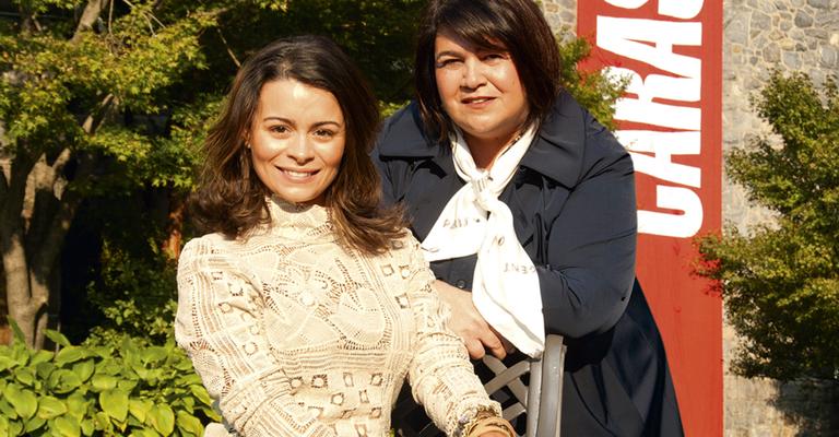 Glamourosa Martha Medeiros visita Castelo de CARAS em NY