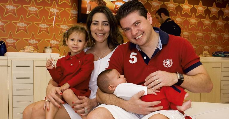 Danielle Panissa mima os filhos em fraldário