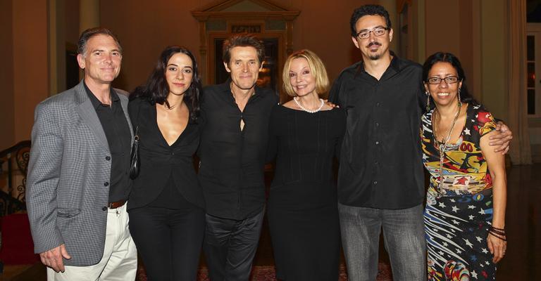 Willem Dafoe enaltece o ritmo do Rio
