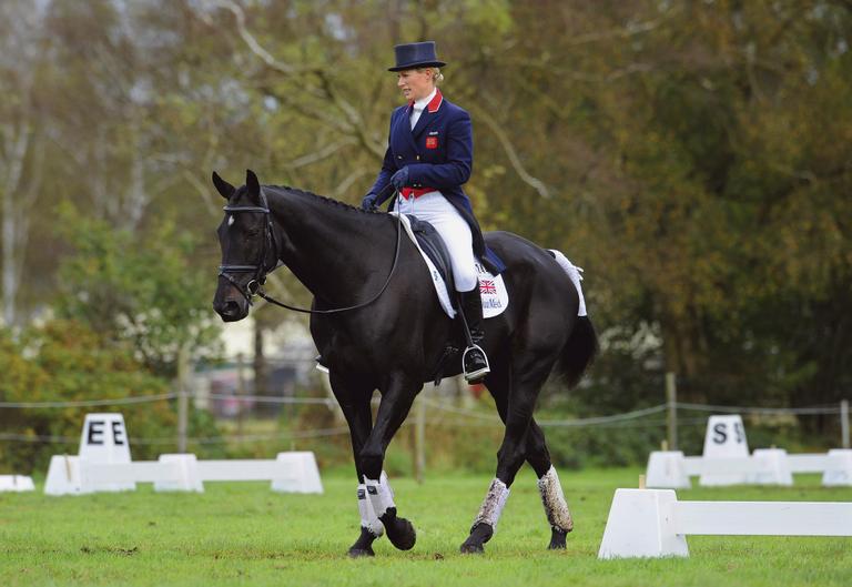 Zara Phillips participa de torneio de hipismo na Holanda