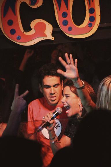 Narcisa Tamborindeguy ataca de DJ em Curitiba