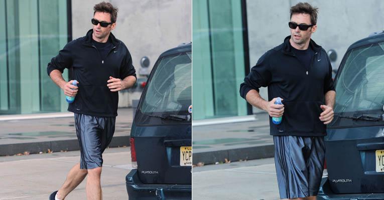 Hugh Jackman é fotografado após exercícios em Nova York