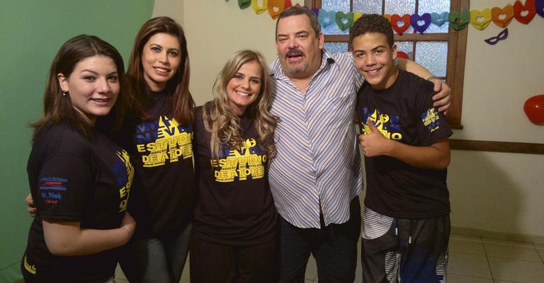 Milene Domingues faz curso de teatro e TV com o filho Ronald