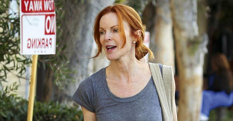 Marcia Cross leva gêmeas para academia na Califórnia
