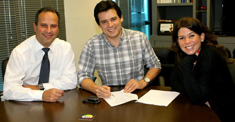 Apresentador Celso Portiolli renova contrato com o SBT