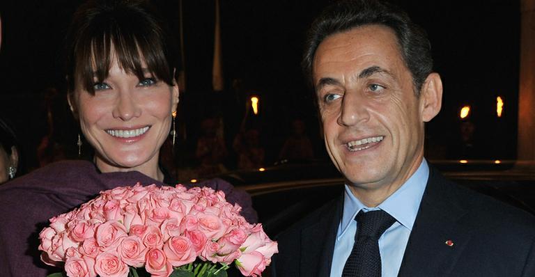 Giulia, filha de Sarkozy e Bruni, ganha presentes de políticos