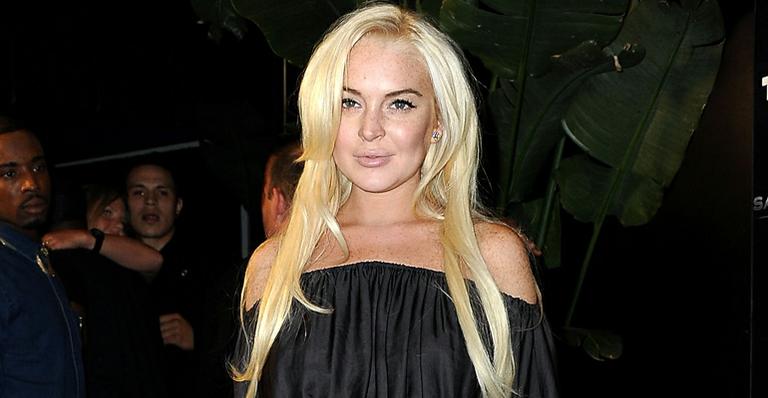 Lindsay Lohan faz sátira de crise pessoal em programa de TV