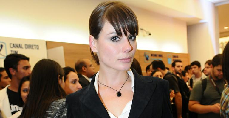 Graziella Schmitt assume que está com novo namorado
