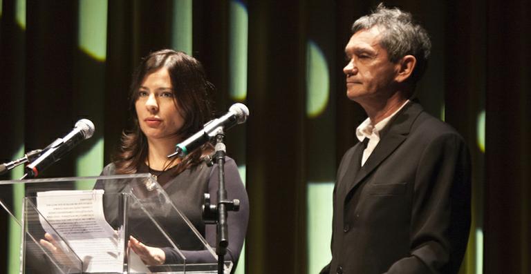 Atores e cineastas celebram obra de Leon Cakoff na abertura da Mostra