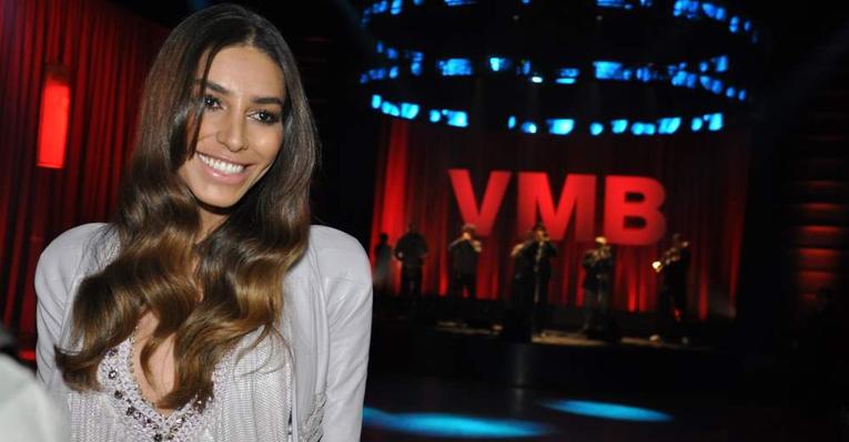 Lea T sobre desfilar no Carnaval: “Me acho muito magrela pra isso”