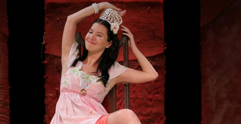Nathalia Dill apresenta peça em Festival de Teatro de Angra dos Reis