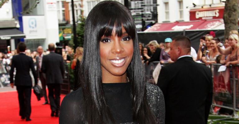 Kelly Rowland dança seminua no clipe de ‘Down For Whatever’