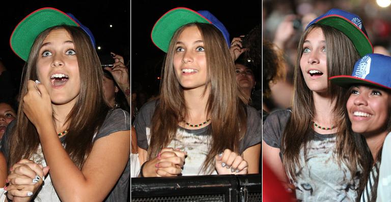 Paris, filha de Michael Jackson, tieta Chris Brown em show