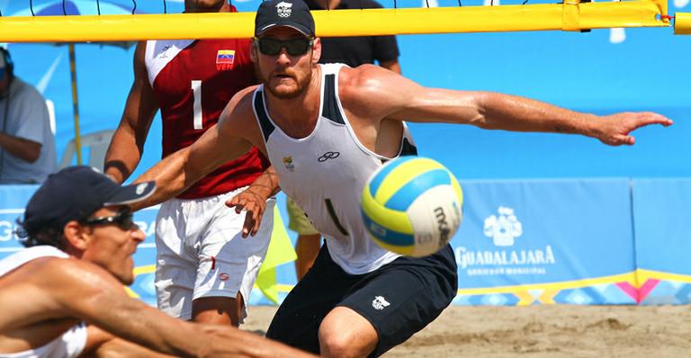 Alison e Emanuel, do vôlei de praia, conquistam ouro em Guadalajara