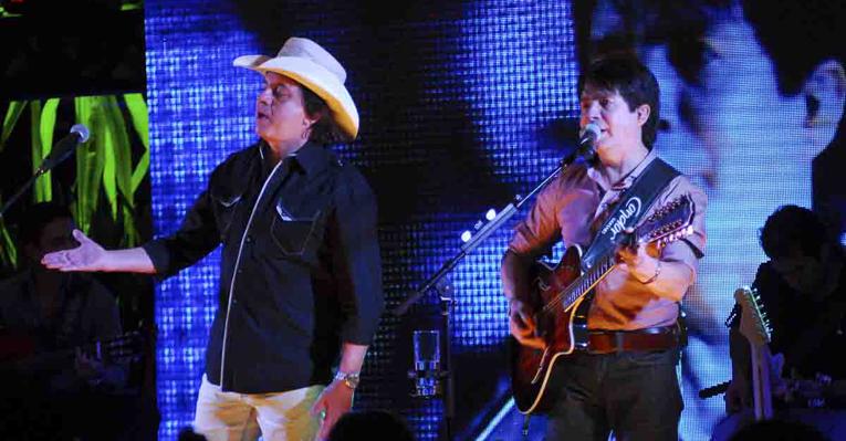 Noite do bem: renda do show de Chitãozinho & Xororó será doada para entidades